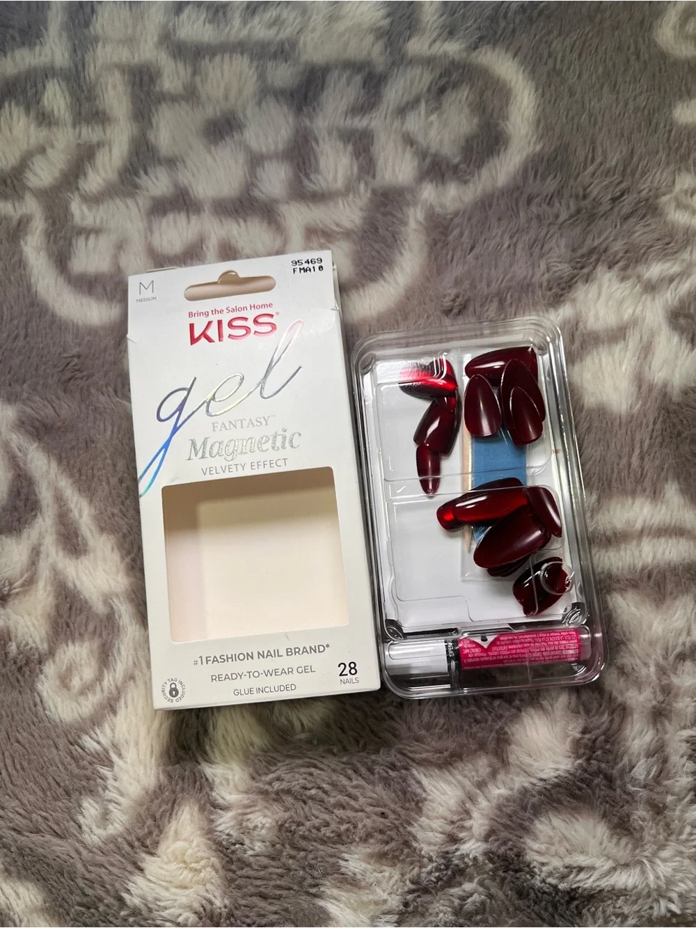 KISS Gel Fantasy Magnetic Cat Eye Press-On Nails – Deep Red | Medium